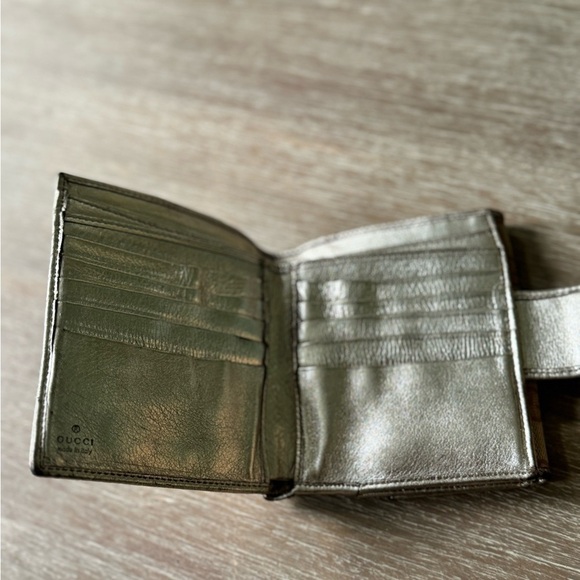 Gucci Abbey D-Ring Compact Wallet - Picture 12 of 13